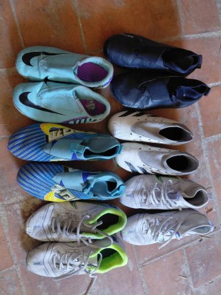 Lote de zapatillas deportivas para niños