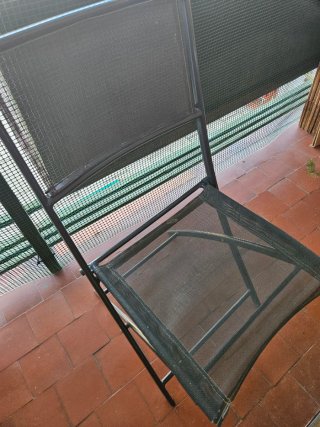 2 Sillas Terraza Hierro Malla Negra En persona