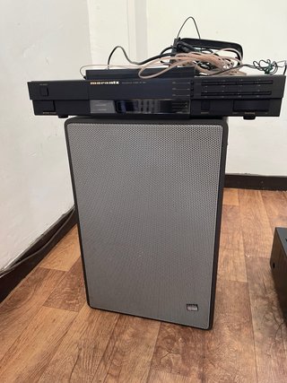 Tocadiscos Thorens TD105 y amplifica harman/kardon