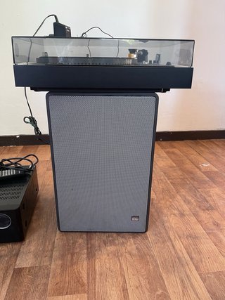 Tocadiscos Thorens TD105 y amplifica harman/kardon