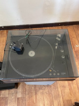 Tocadiscos Thorens TD105 y amplifica harman/kardon