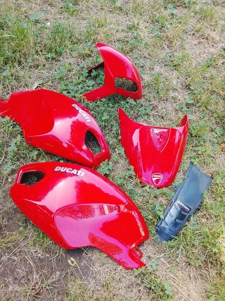 Tapas Ducati Monster Rojas