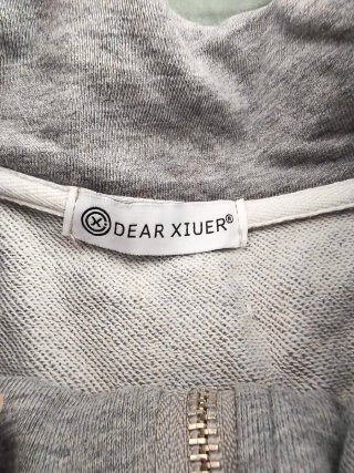 Sudadera gris con cremallera