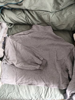 Sudadera gris con cremallera