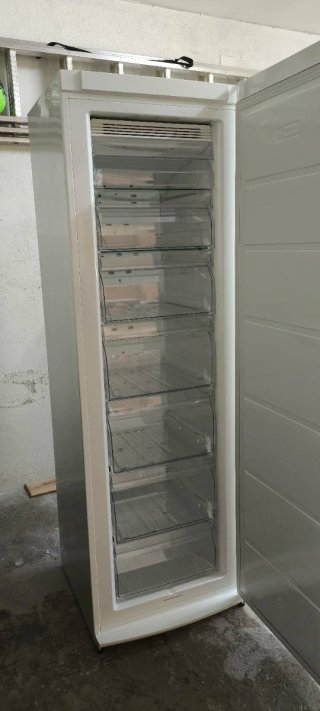 Congelador Vertical Electrolux Blanco