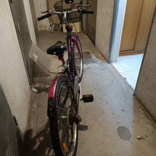 Bicicleta infantil Btwin rosa y negra