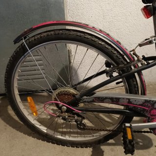 Bicicleta infantil Btwin rosa y negra