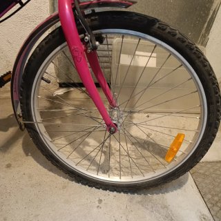 Bicicleta infantil Btwin rosa y negra