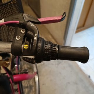 Bicicleta infantil Btwin rosa y negra