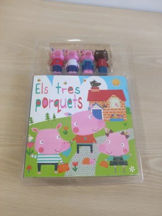 Libros y figuras deEls tres porquets