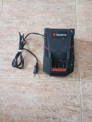 Caricabatterie Wurth per batteria di macchina