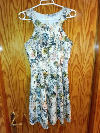 Vestido floral Pull&Bear talla S