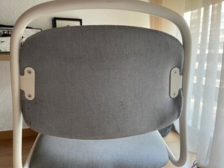 Silla de escritorio gris y blanca IKEA