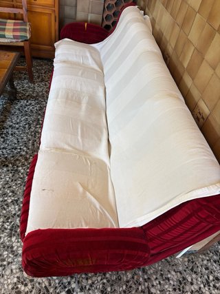Sofá de terciopelo rojo 4 plazas