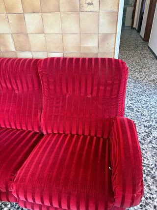 Sofá de terciopelo rojo 4 plazas