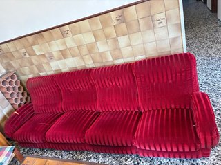 Sofá de terciopelo rojo 4 plazas