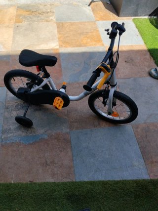 Bicicleta infantil Between blanca y negra
