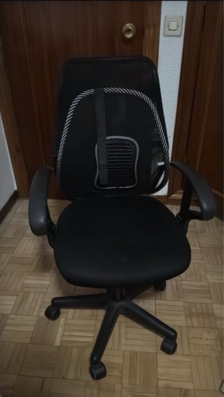 Silla de oficina ergonómica con soporte lumbar