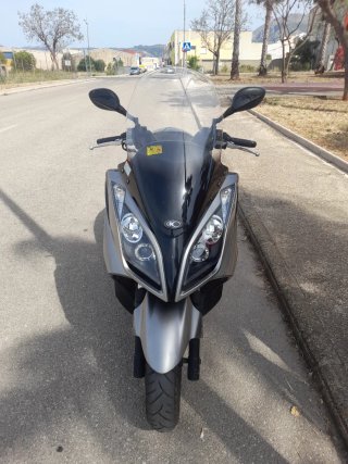 Kymco Scooter Negro y Plata