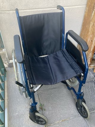 Silla con ruedas nuevas