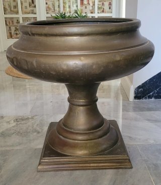 Jarrón antiguo de suelo