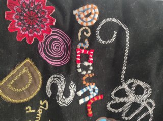 Bolso Desigual Negro con Bordados