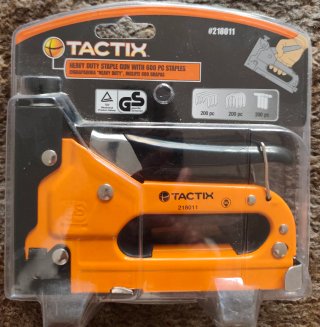 Grapadora Táctix Heavy Duty con 600 Grapas