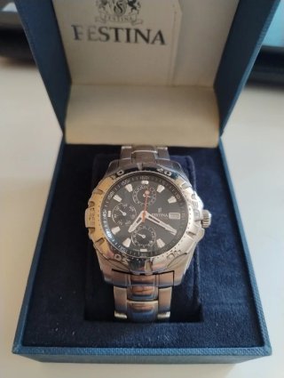 Reloj Guess Dorado y Negro