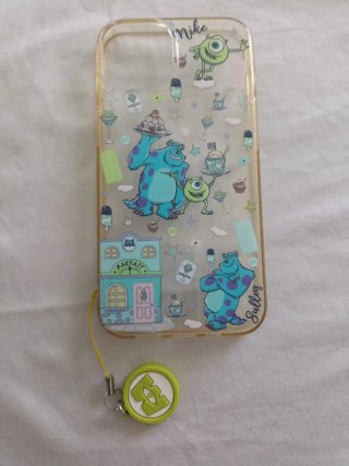 Fundas iPhone 13: Estrellas, Mike y Sulley