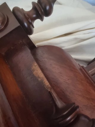 Reloj de péndulo antiguo de madera