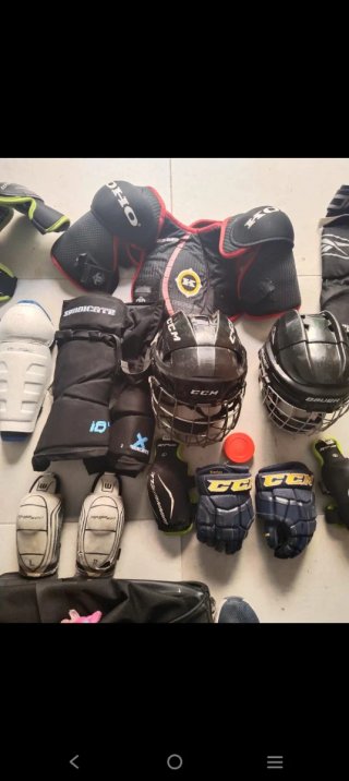 2 Equipaciones hockey de niño