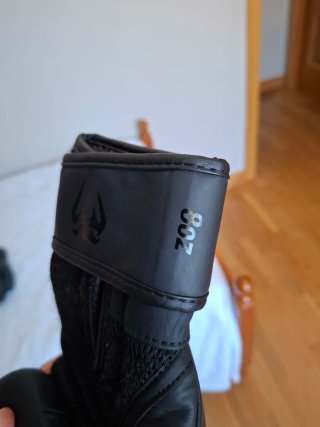 Guantes de boxeo negros