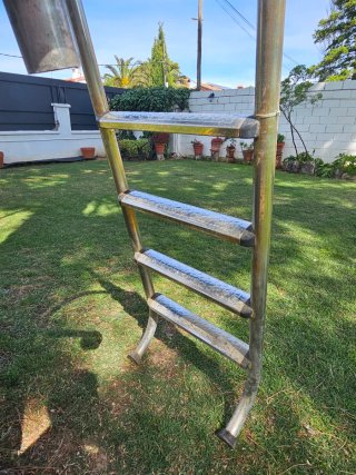 Escaleras acero piscina