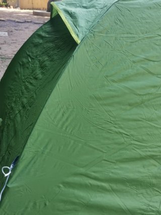 Tienda de campaña verde Quechua
