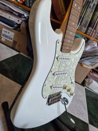 Guitarra Eléctrica Fender Blanca