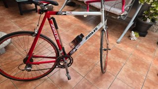 Bicicleta Zeus Roja y Blanca