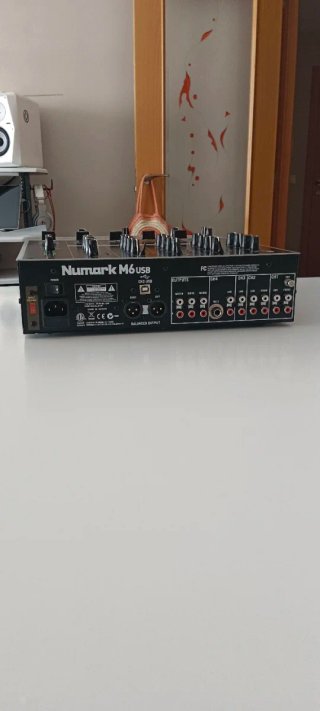 Mesa de Mezclas Numark M6 USB