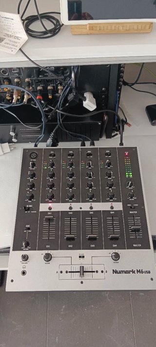 Mesa de Mezclas Numark M6 USB