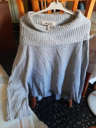 Jersey Bershka gris cuello vuelto