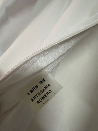 Traje de flamenca blanco volantes, tejido elastico