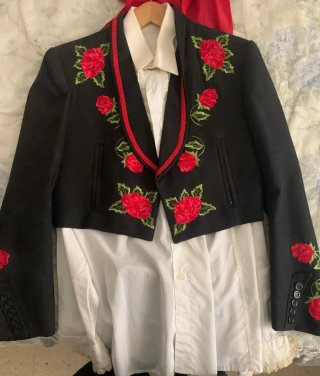 Traje de corto mujer bordado