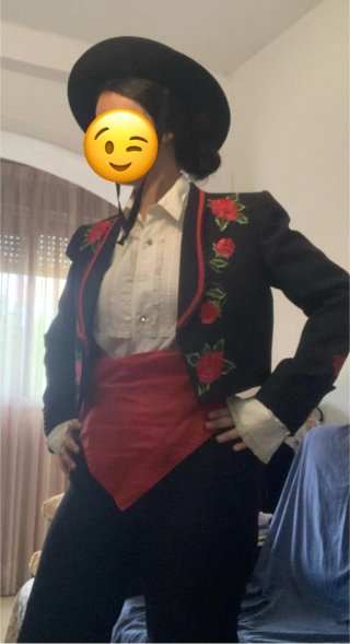 Traje de corto mujer bordado