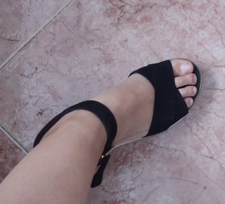Sandalias cuña baja negras en buenas condiciones
