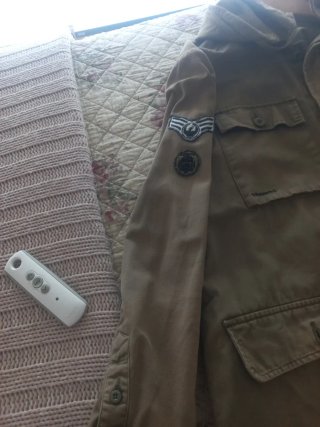 PARKA Verde oliva con Estampado Multicolor