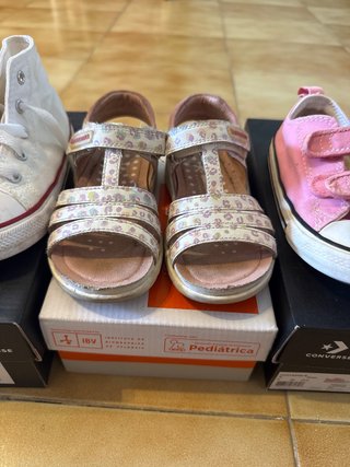 Lote 4 pares calzado niña talla 25