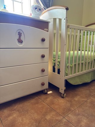 Muebles de bebé: Cómoda y Cuna