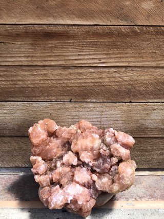 Piedra de Aragonito Roja