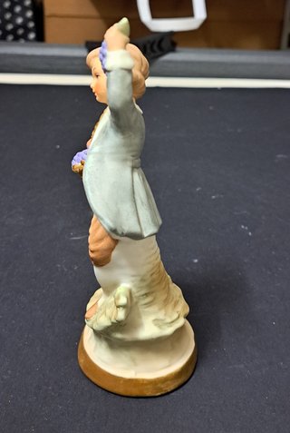 Statua Capodimonte Bambino con Uva