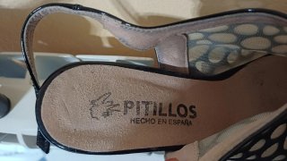 Zapatos de tacón negros con rejilla