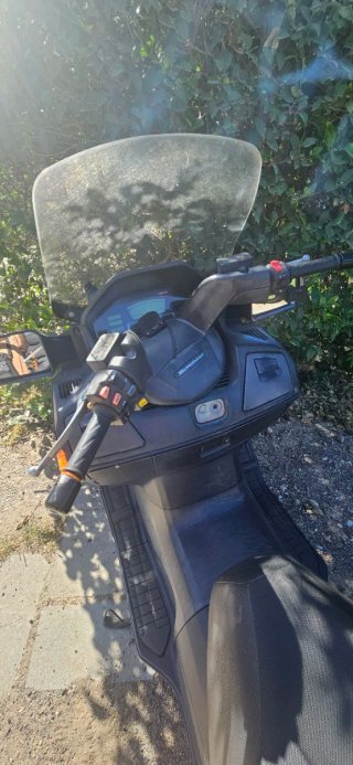 Suzuki Burgman 650 Maxi Scooter Automática